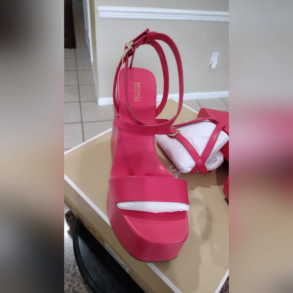 NWB Michael Kors Paola Leather Wedge Sandal - Picture 4 of 13